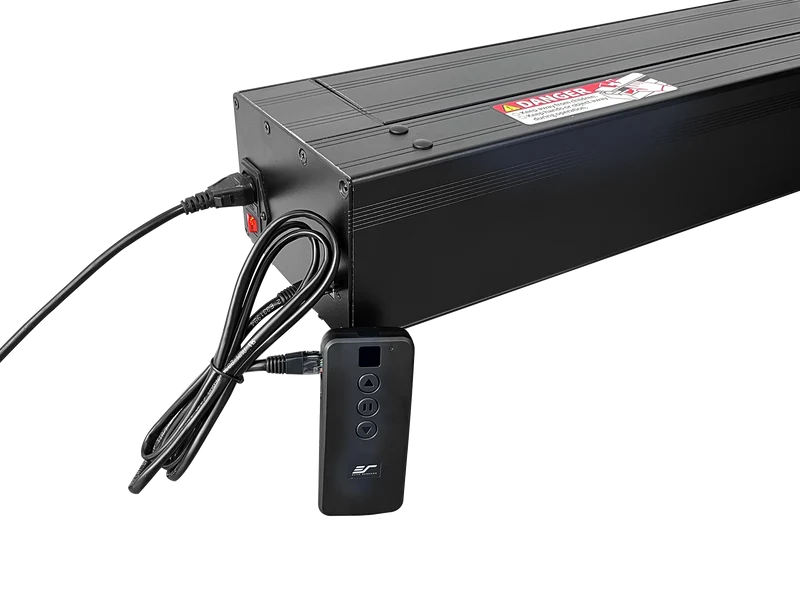 Kestrel – CLR®5 avec Carré – Écran de projection électrique à levage par le sol