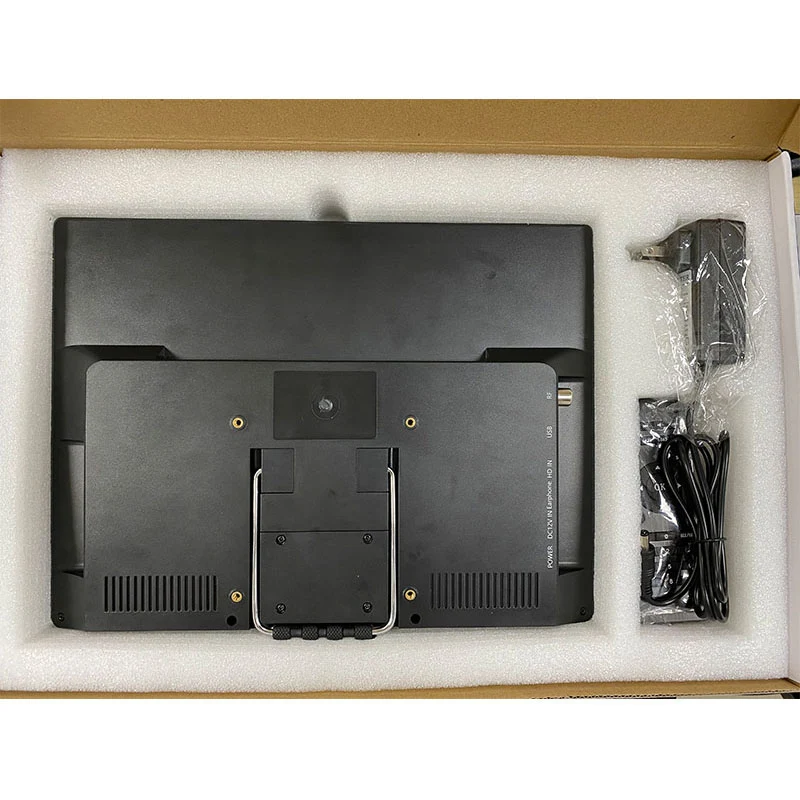 Téléviseur portable 17.3 pouces avec résolution 1600 x 900, compatible DTV et ATV pour un divertissement optimal en déplacement